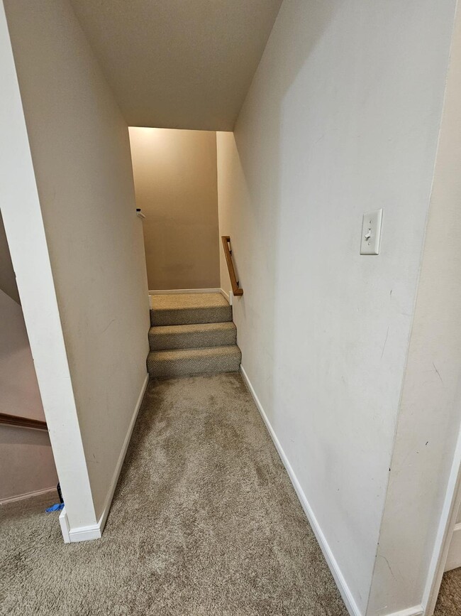 1300 Lomond Dr in Midlothian, VA - Foto de edificio - Building Photo