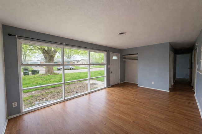 411 Pinewood Ave in Piqua, OH - Building Photo - Building Photo