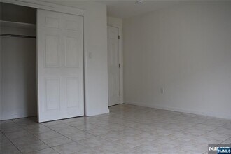 100 Kipp Ave in Lodi, NJ - Building Photo - Building Photo