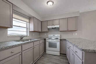 1718-1720 SW Santa Barbara Pl in Cape Coral, FL - Building Photo - Building Photo