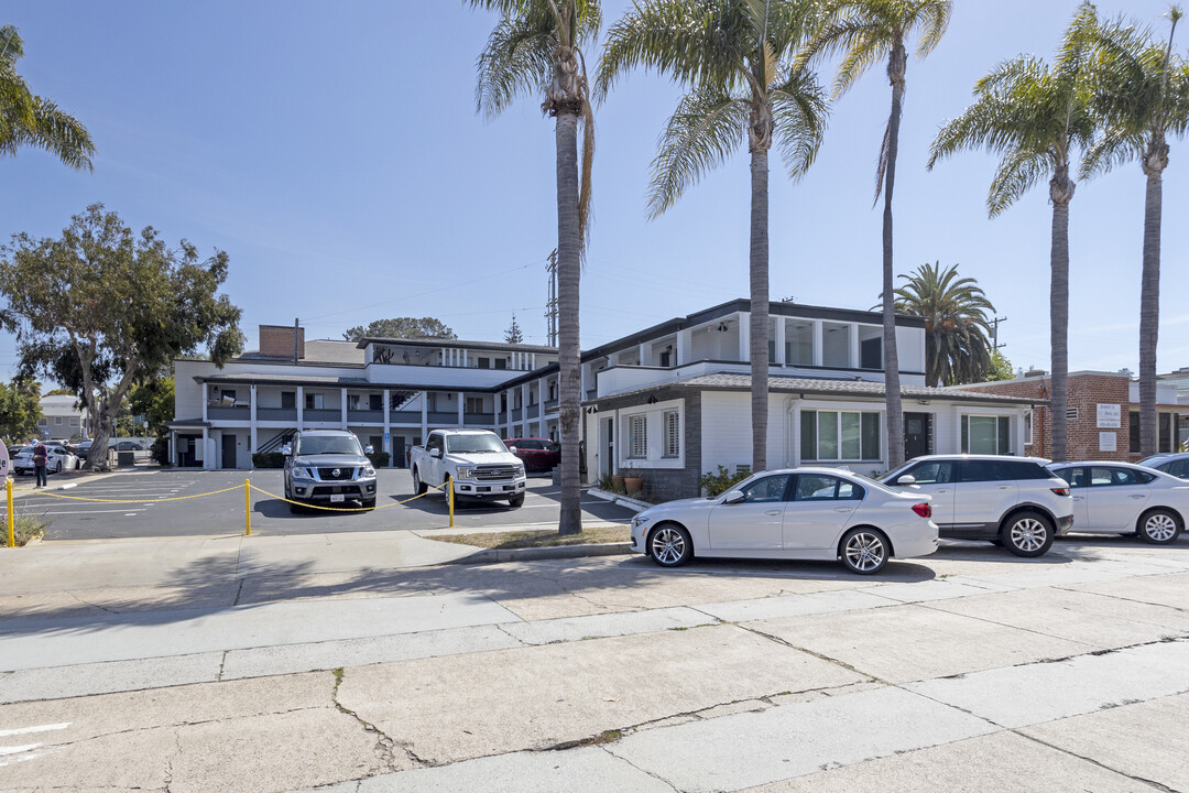 La Jolla Village Lodge in La Jolla, CA - Building Photo