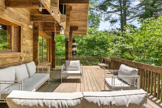 281 Nettleton Hollow Rd in Washington, CT - Building Photo - Building Photo