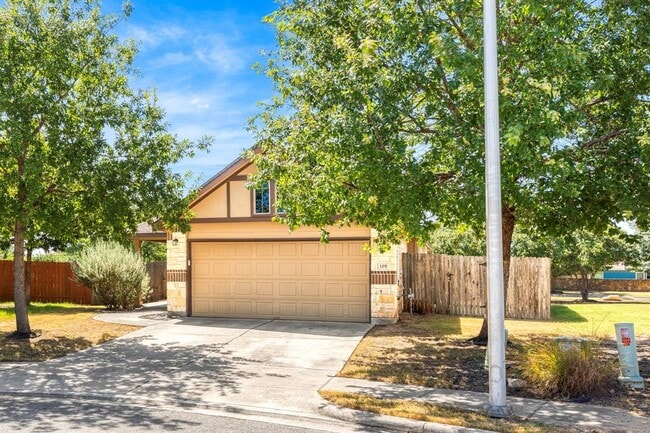 105 Rock Bluff Ln in San Marcos, TX - Building Photo - Building Photo