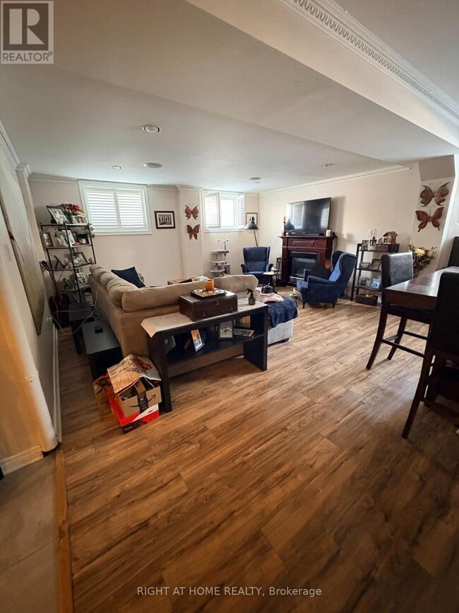 86 Peter St in Markham, ON - Building Photo - Building Photo