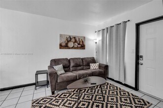 105 SW 5th Ct in Dania Beach, FL - Building Photo - Building Photo