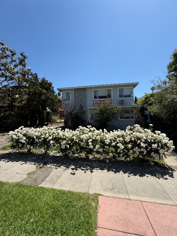 2140 Beachwood Dr