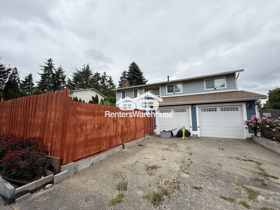 12610 SE 213th St in Kent, WA - Building Photo