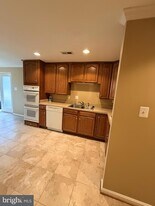 8050 Settle Ct, Unit B in Waldorf, MD - Building Photo