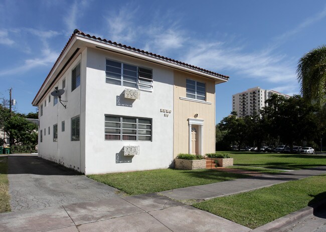 Reko Apartments in Coral Gables, FL - Foto de edificio - Building Photo