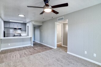 5225 E Thomas Rd in Phoenix, AZ - Building Photo - Building Photo