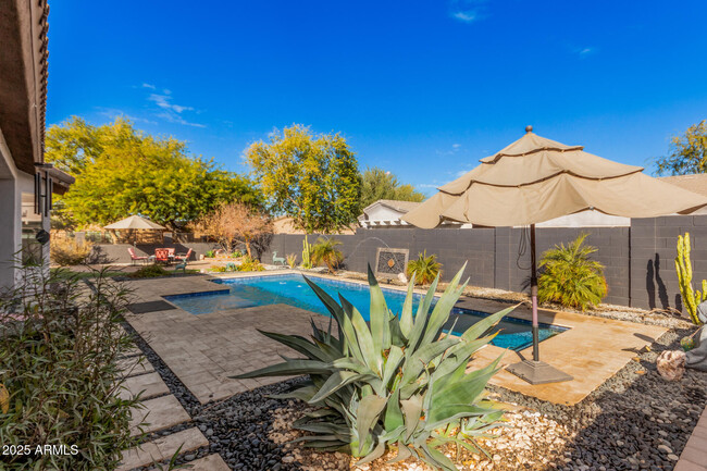 1902 E Desert Ln in Phoenix, AZ - Foto de edificio - Building Photo