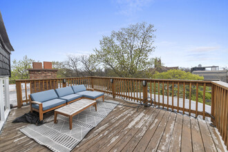 2050 N Bissell St, Unit 2 in Chicago, IL - Building Photo - Building Photo