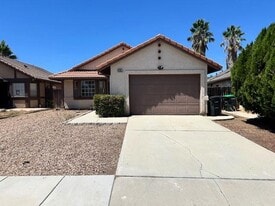 919 Ivy St in Hemet, CA - Building Photo