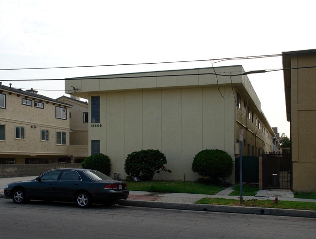 14608 Eastwood Ave in Hawthorne, CA - Building Photo - Building Photo