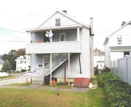 301 Bay St in Peekskill, NY - Foto de edificio - Building Photo