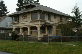 2112 Rucker Ave in Everett, WA - Building Photo - Building Photo