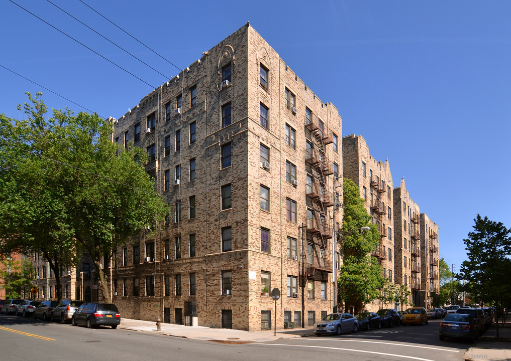 2911 Barnes Ave in Bronx, NY - Foto de edificio