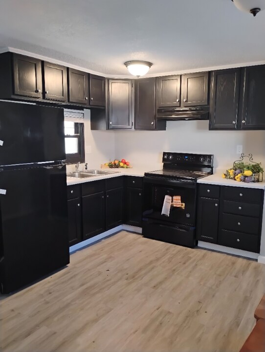 152 Rainbow Dr in Belton, MO - Building Photo