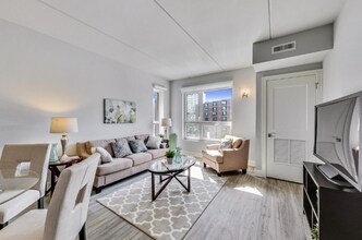 611 W Division St in Chicago, IL - Building Photo - Building Photo