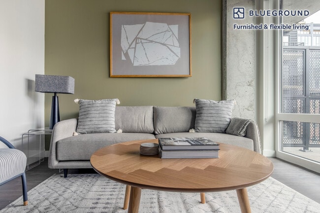 411 W Chicago Ave, Unit SI FL4-ID1036 in Chicago, IL - Building Photo - Building Photo