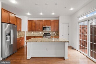 8072 Criaza Branch Ct in Vienna, VA - Building Photo - Building Photo