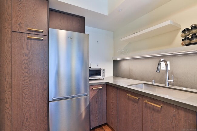 500 W Harbor Dr in San Diego, CA - Building Photo - Building Photo