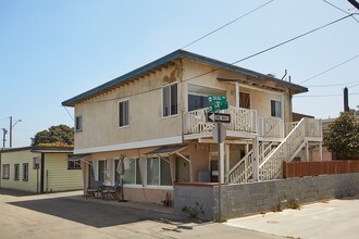 90 14th St in Seal Beach, CA - Building Photo - Building Photo