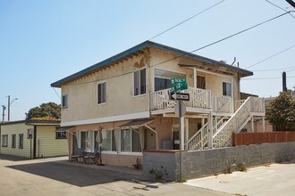 1400 Ocean Ave in Seal Beach, CA - Building Photo - Building Photo