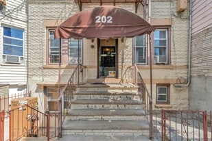 202 48th St in Union City, NJ - Building Photo