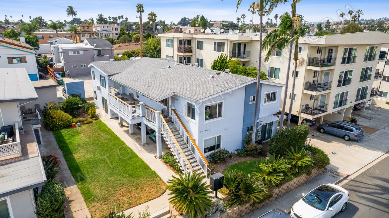 4080 Crown Point Dr in San Diego, CA - Foto de edificio