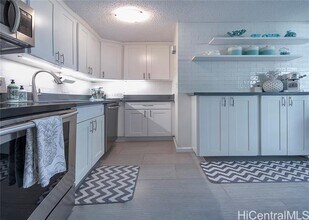 3103 Pualei Cir in Honolulu, HI - Foto de edificio - Building Photo