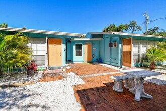 321 24th Ave N in St. Petersburg, FL - Foto de edificio - Building Photo