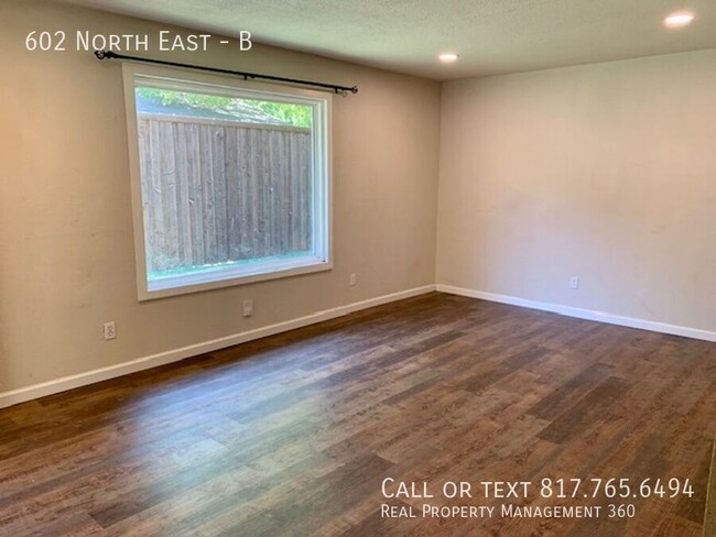 602 N East St-Unit -B in Arlington, TX - Building Photo - Building Photo