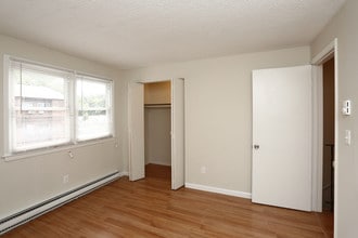 Warner Village Rental Community in Hamden, CT - Building Photo - Interior Photo