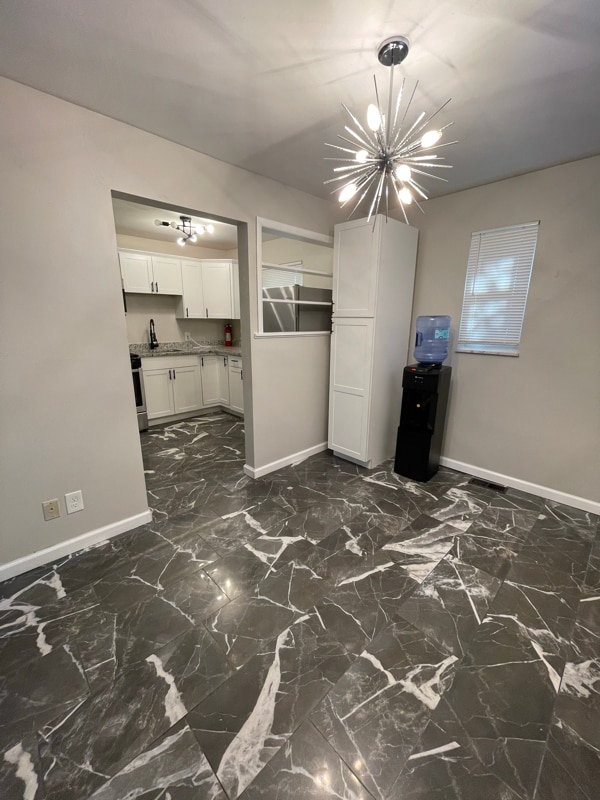 7901 Camargo Rd in Cincinnati, OH - Foto de edificio - Building Photo