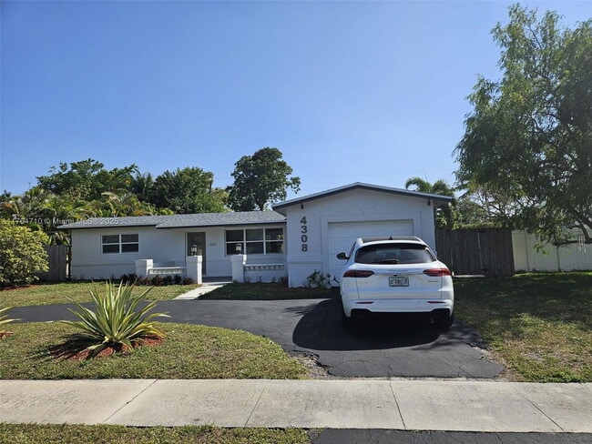 4308 Monroe St in Hollywood, FL - Building Photo - Building Photo