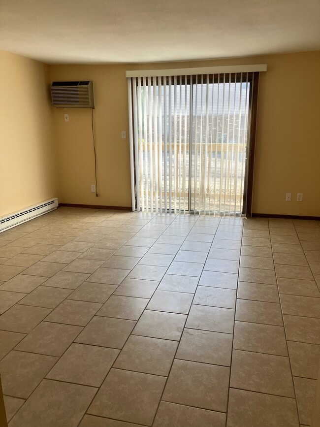 370 Villabrook Dr, Unit 2 in Bourbonnais, IL - Building Photo - Building Photo