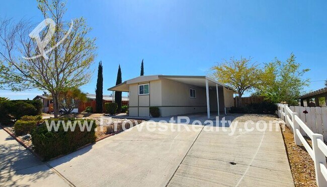 16317 Wimbleton Dr in Victorville, CA - Building Photo - Building Photo