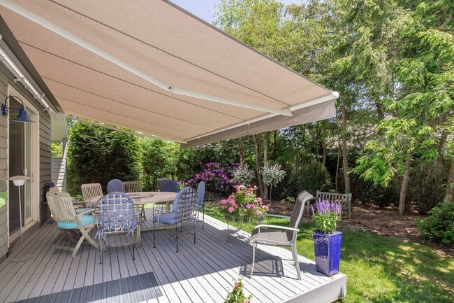 61 Huckleberry Ln in East Hampton, NY - Building Photo - Building Photo