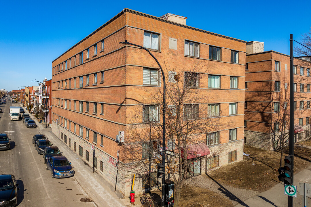 2505 Sherbrooke St E in Montréal, QC - Building Photo