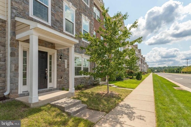 25636 Pleasant Valley Rd in Chantilly, VA - Building Photo - Building Photo