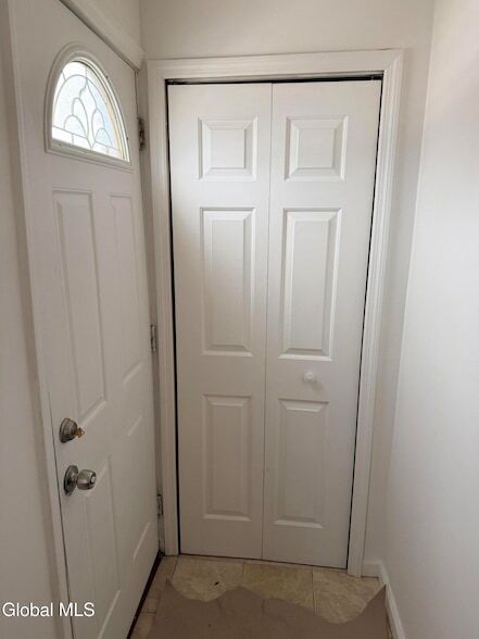 200 Mohawk St, Unit 1 in Cohoes, NY - Foto de edificio - Building Photo