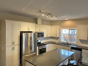 471 SE Glengarry Place in Bend, OR - Building Photo - Building Photo