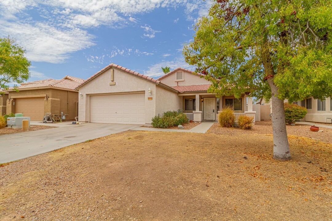 30648 N Royal Oak Way in San Tan Valley, AZ - Foto de edificio