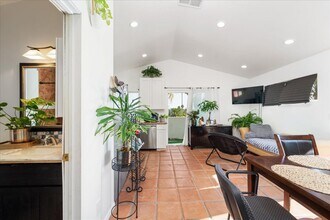 330 Plaza De Benito Juarez in Vista, CA - Building Photo - Building Photo