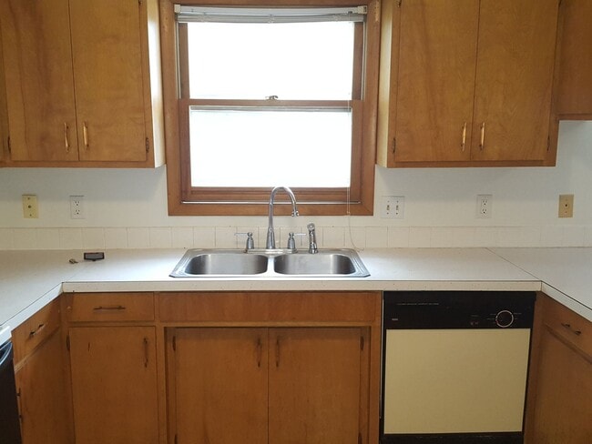 1315 College St in Cedar Falls, IA - Building Photo - Building Photo