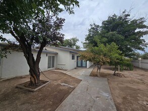 2115 Perry Rd SW in Albuquerque, NM - Building Photo - Building Photo