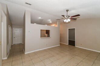 9060 Castle Rock Dr in Jacksonville, FL - Building Photo - Building Photo