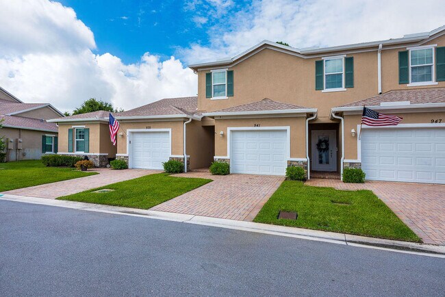 941 NE Trailside Run in Port St. Lucie, FL - Building Photo - Building Photo