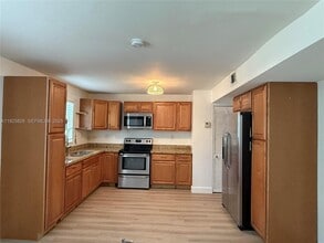 9855 SW 62nd St in Miami, FL - Building Photo - Building Photo